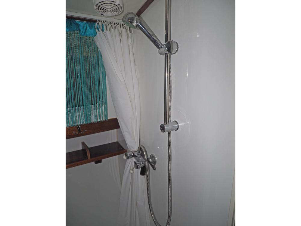 Cabin en avant, Hébergements